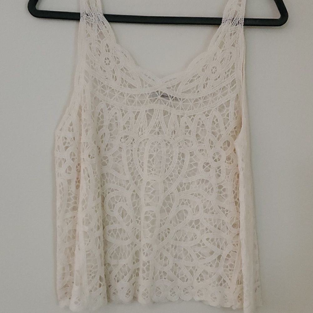 Beautiful lace crop top by ambiance.‎ Cream color. No size tag. MEDIUM?